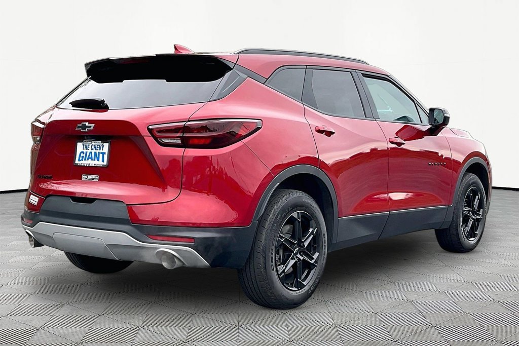 Used 2023 Chevrolet Blazer LT w/ Sound & Technology Package FWD image 6