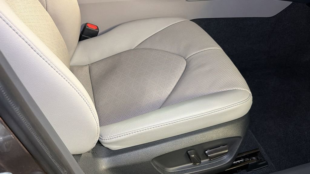 Used 2024 Toyota Camry XSE w/ Navigation Package image 11