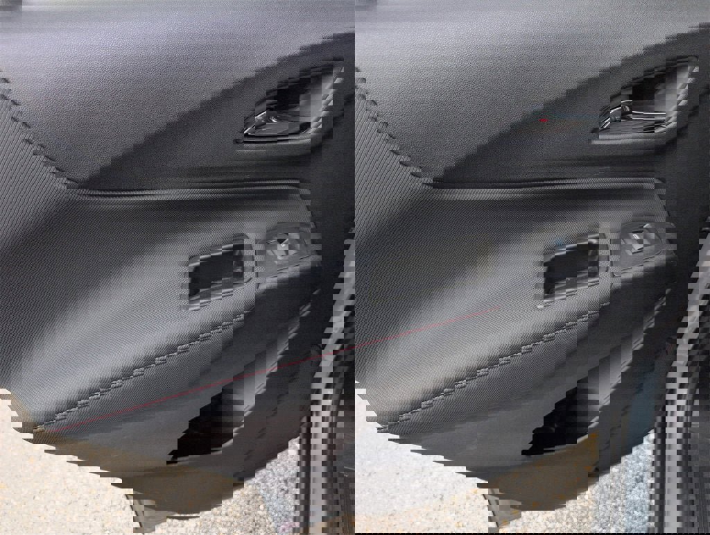 Certified 2023 Chevrolet Equinox RS w/ RS Leather Package image 33