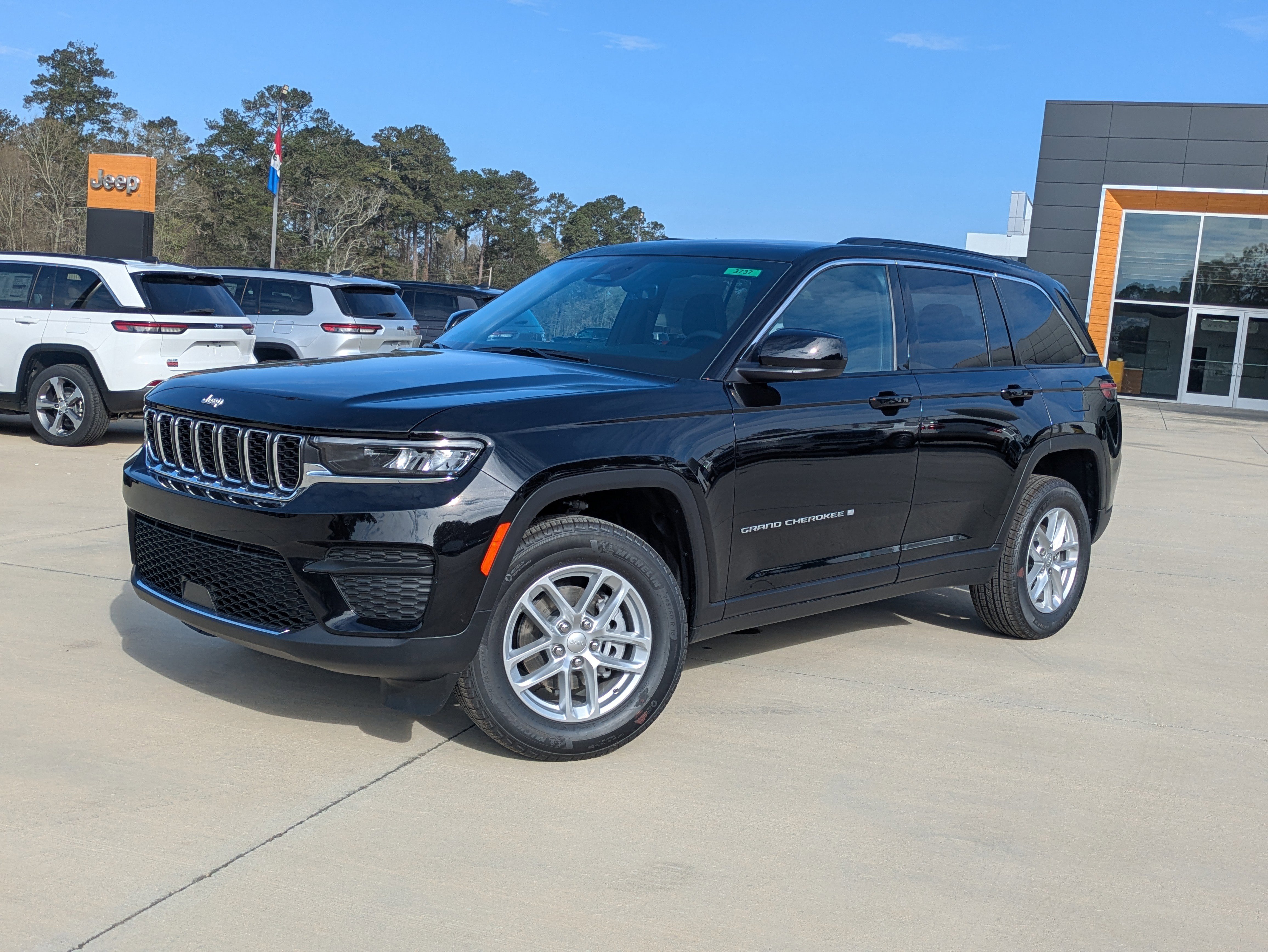 New 2026 Jeep Grand Cherokee Laredo X image 4