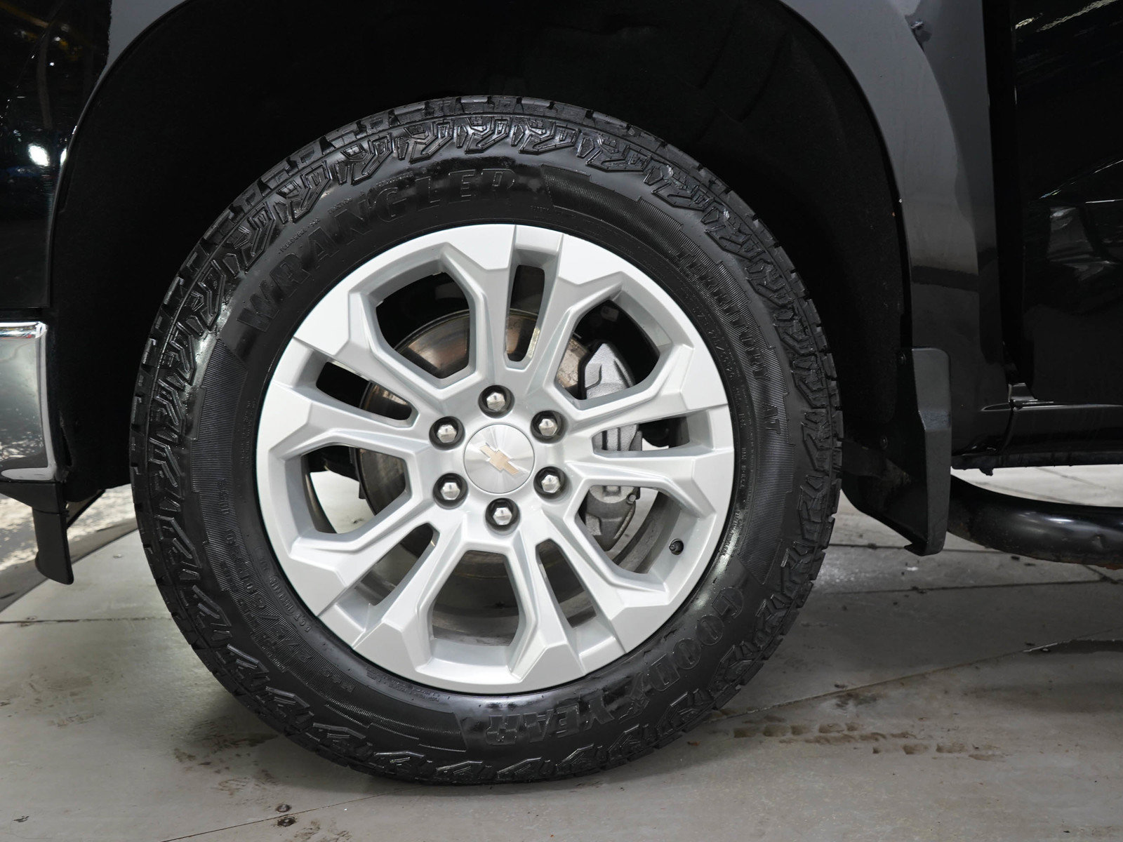 Used 2022 Chevrolet Silverado 1500 LTZ AWD/4WD image 33