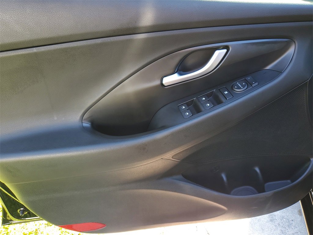 Used 2018 Hyundai Elantra GT image 15