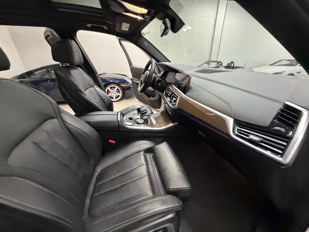 Used 2021 BMW X5 xDrive40i w/ M Sport Package AWD/4WD image 32