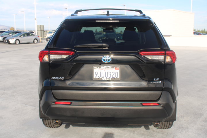 Certified 2023 Toyota RAV4 LE AWD/4WD image 4