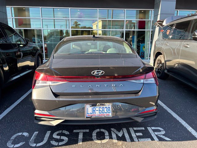 Used 2021 Hyundai Elantra SEL w/ Convenience Package FWD image 9