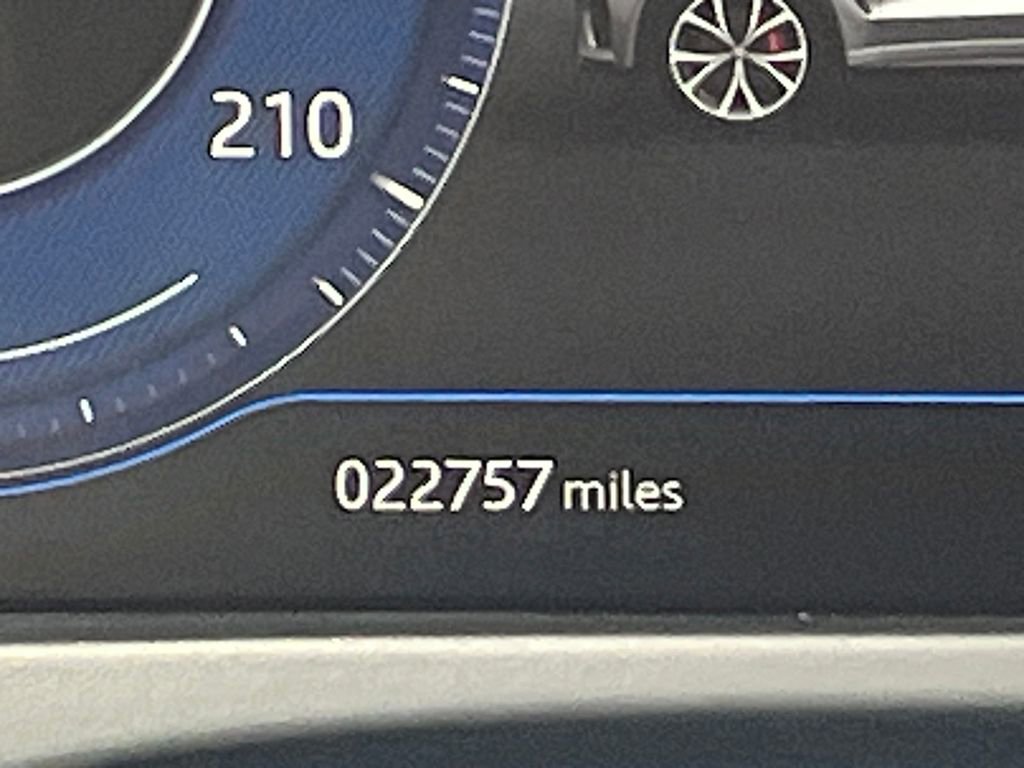 Used 2020 Jaguar F-PACE SVR image 21