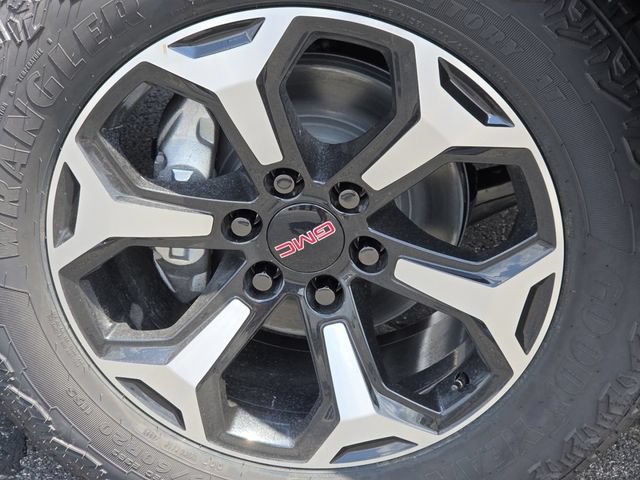 New 2026 GMC Yukon XL AT4 w/ AT4 Premium Package AWD/4WD image 13