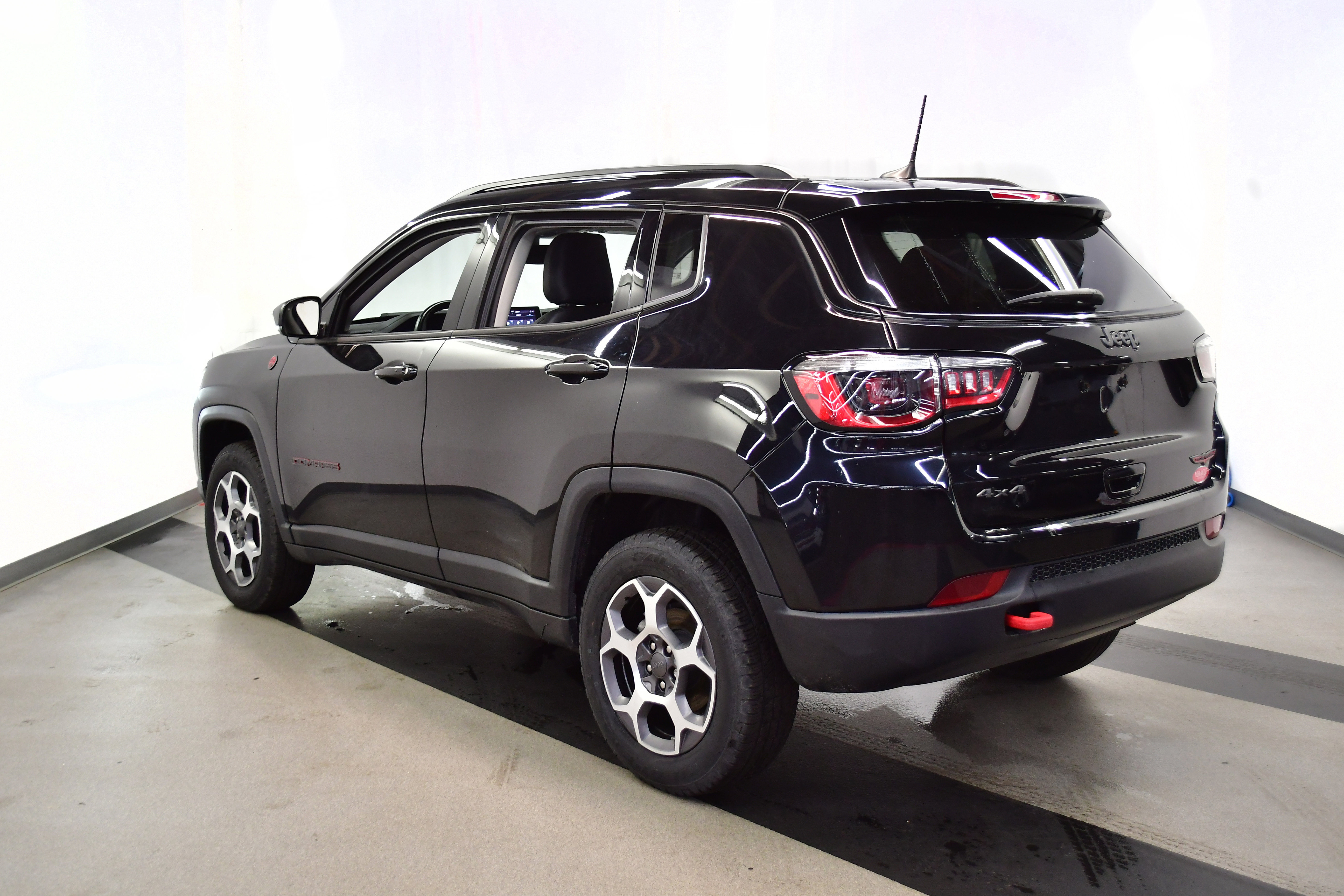 Used 2022 Jeep Compass Trailhawk w/ Trailhawk Convenience Group image 6