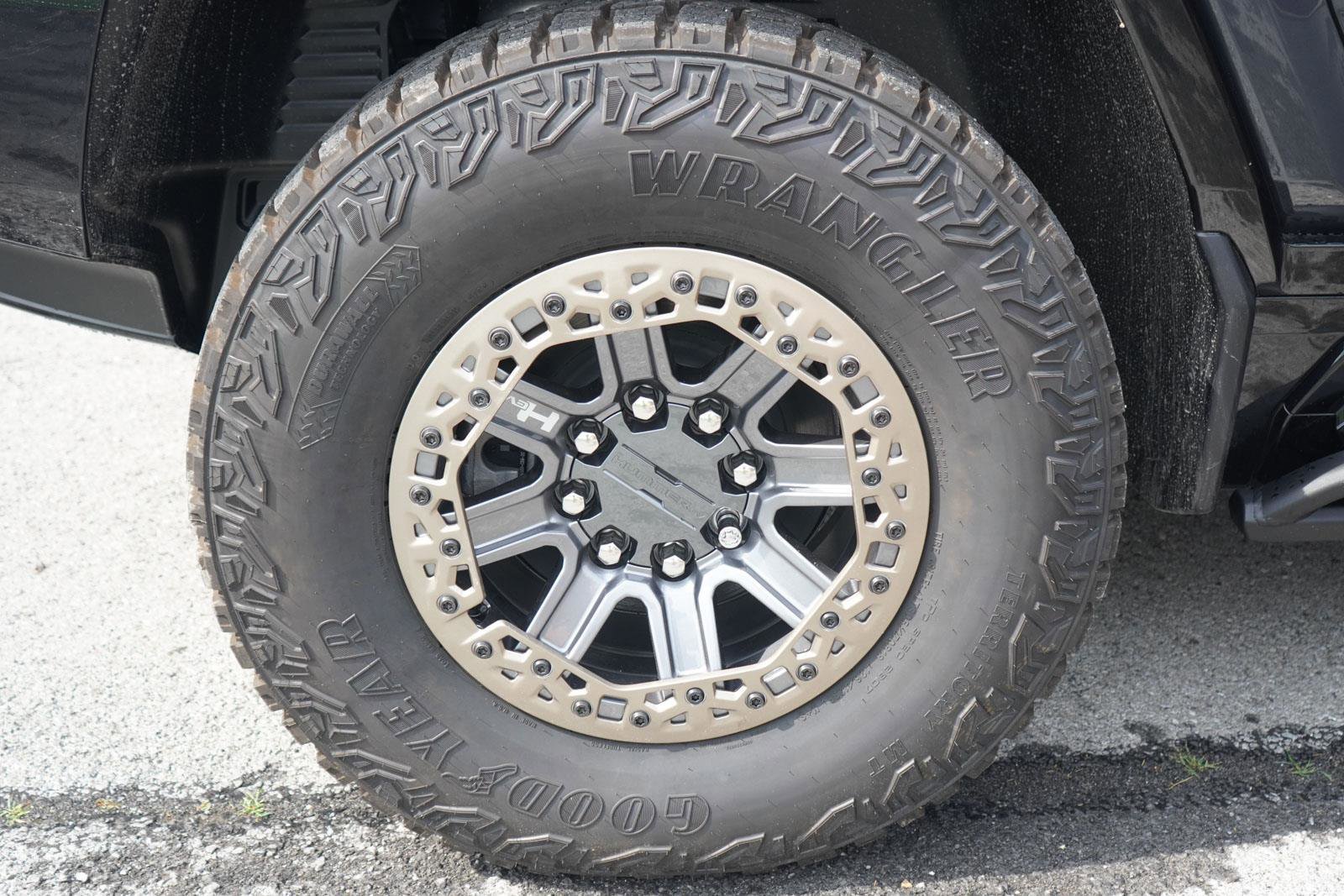 New 2025 GMC Hummer EV 2X w/ Extreme Off-Road Package image 12