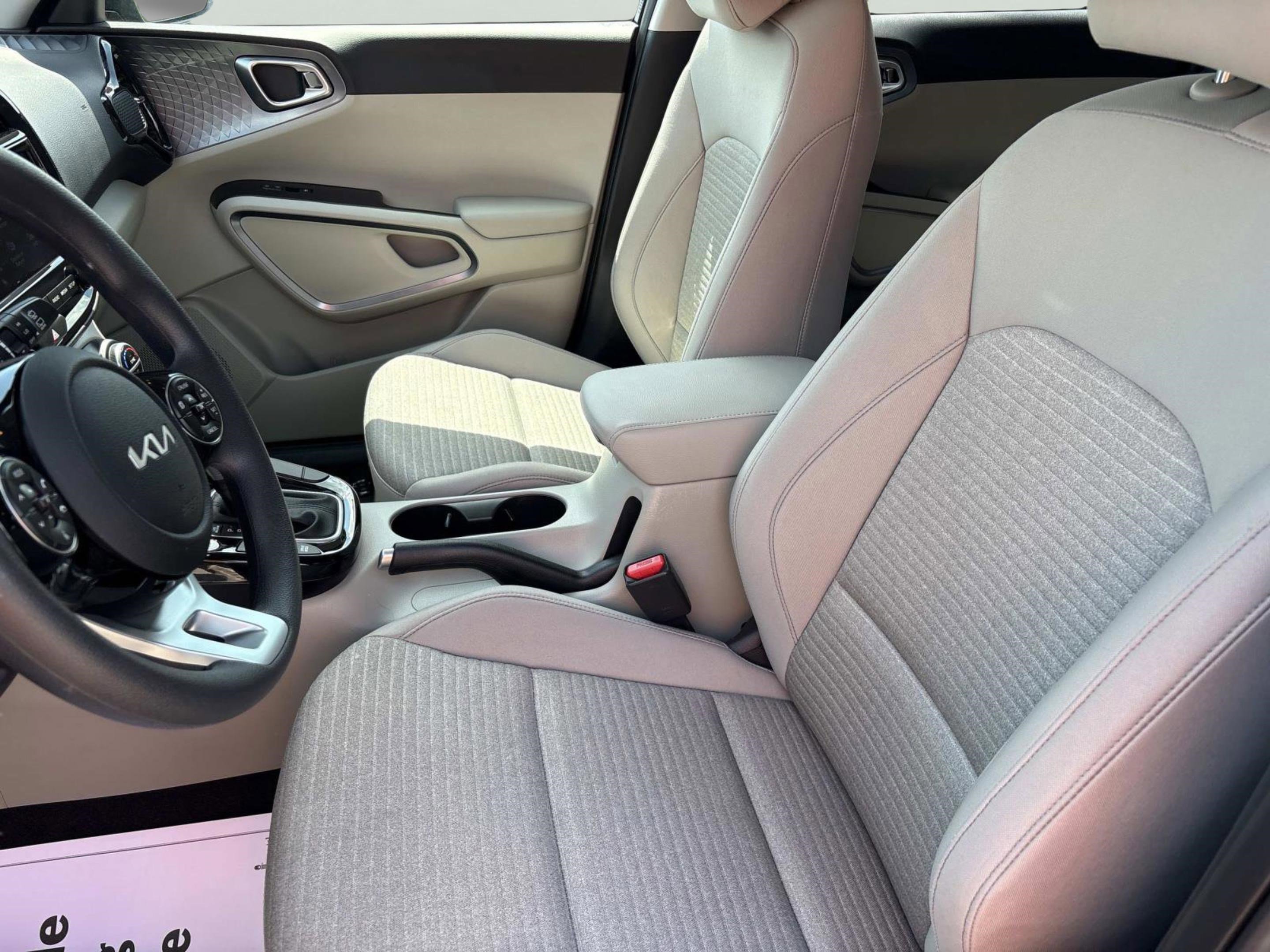 Used 2022 Kia Soul S FWD image 22