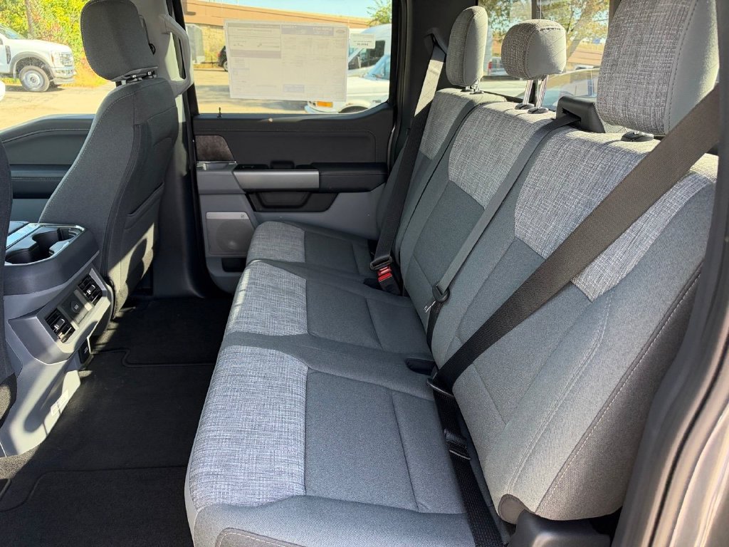 New 2027 Ford F250 XLT w/ XLT Premium Package AWD/4WD image 9