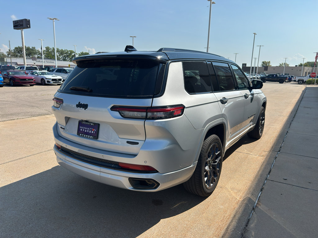 Used 2023 Jeep Grand Cherokee L Summit AWD/4WD image 38