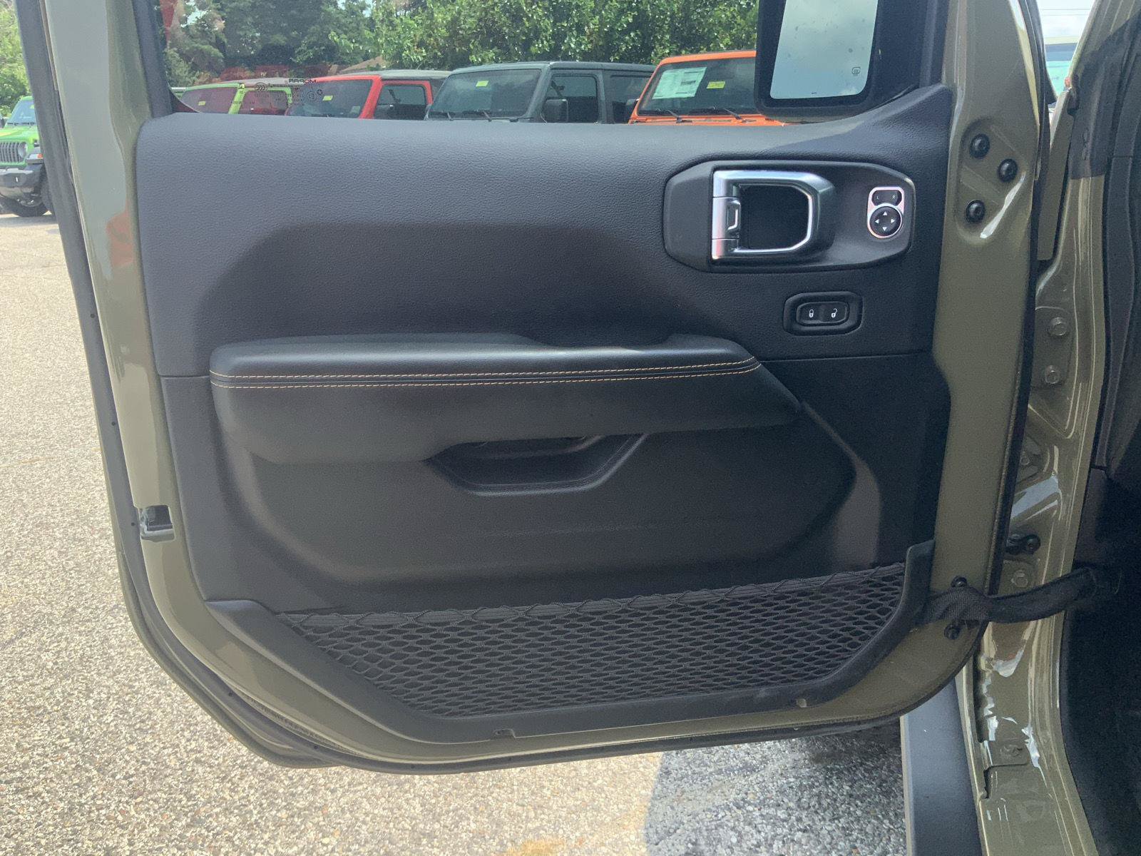 Used 2025 Jeep Wrangler Unlimited Rubicon 392 AWD/4WD image 19