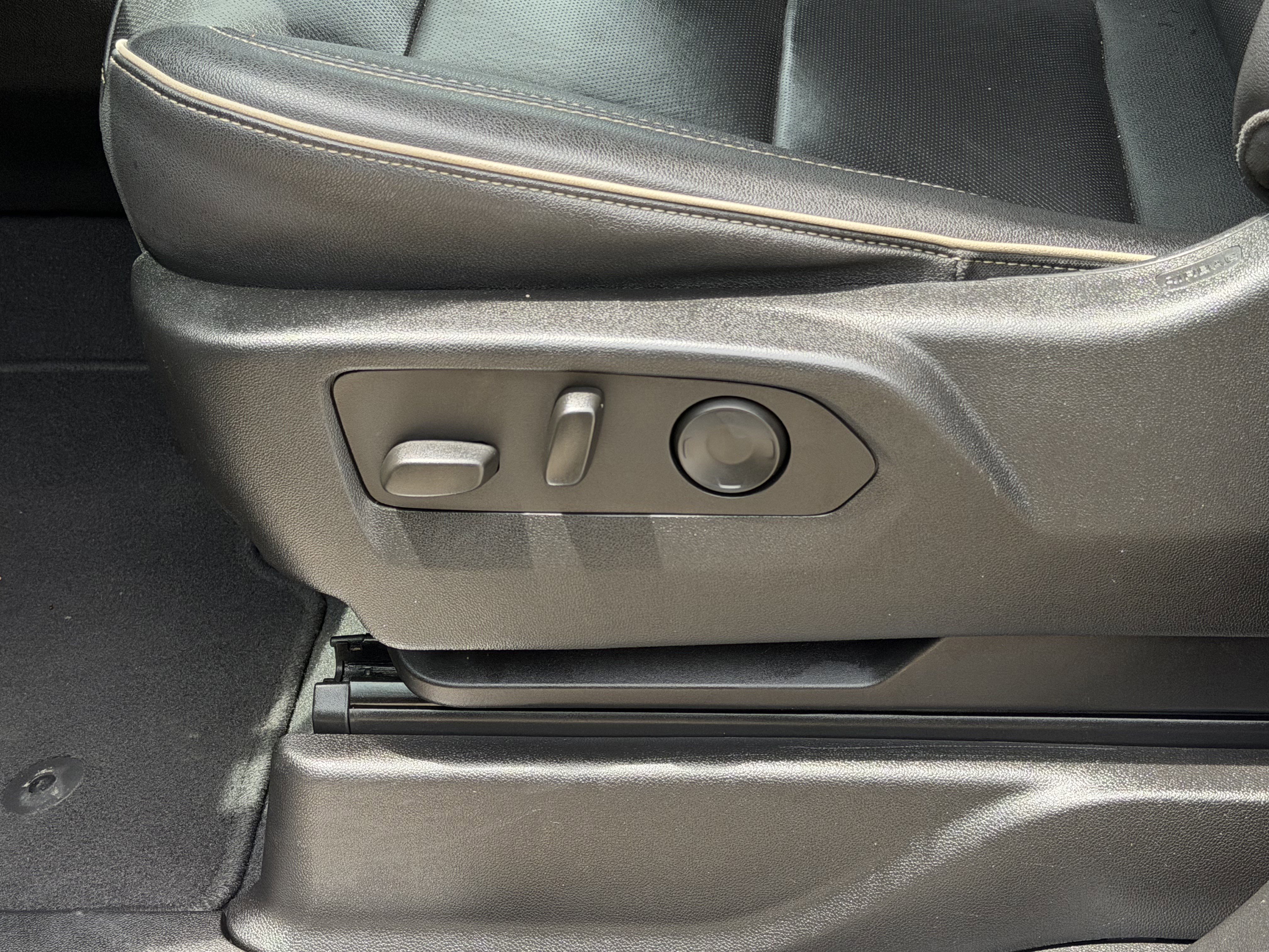 Used 2023 Chevrolet Suburban Premier RWD image 17