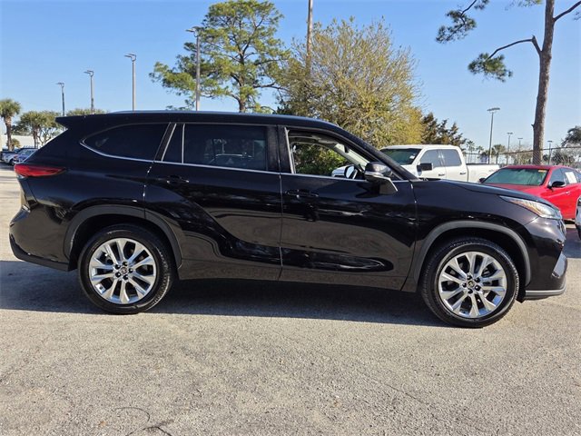 Used 2022 Toyota Highlander Limited image 8