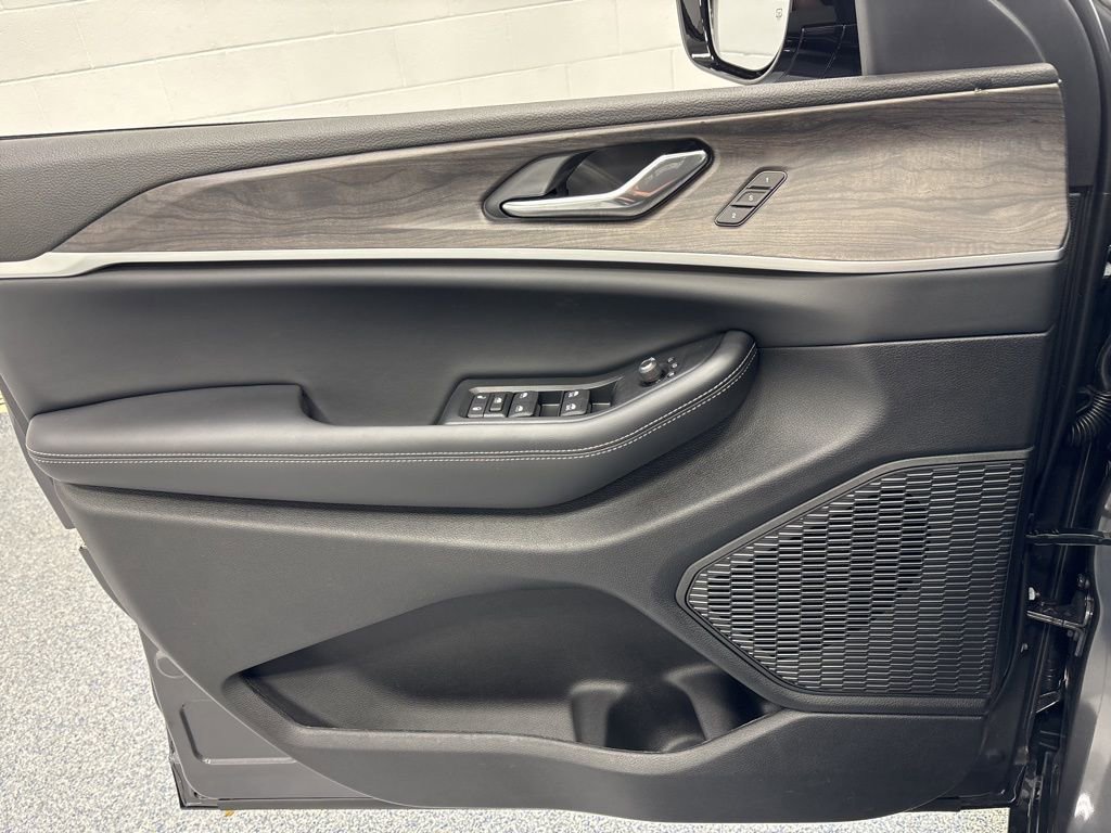 New 2025 Jeep Grand Cherokee Limited image 30