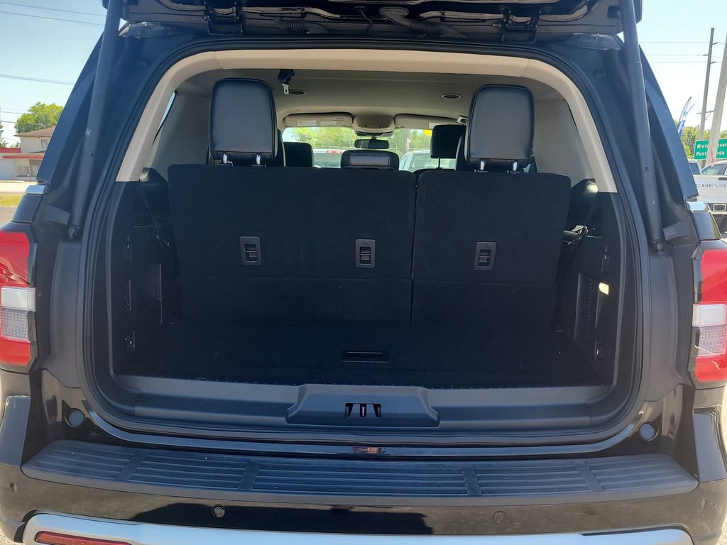 Used 2023 Ford Expedition XLT image 7