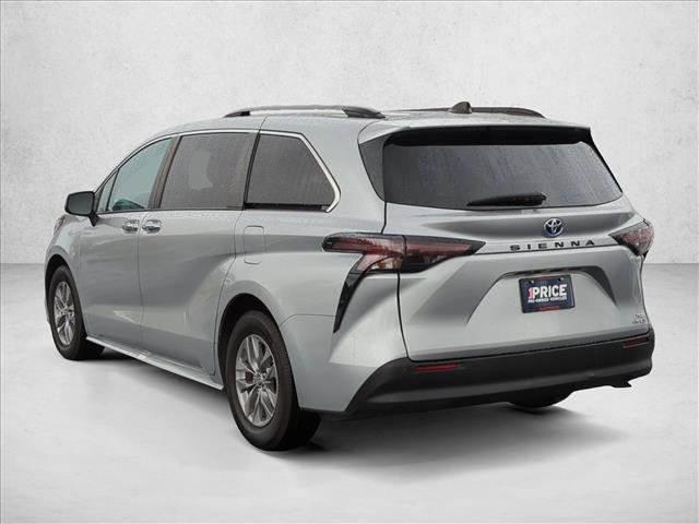 Used 2023 Toyota Sienna XLE image 8