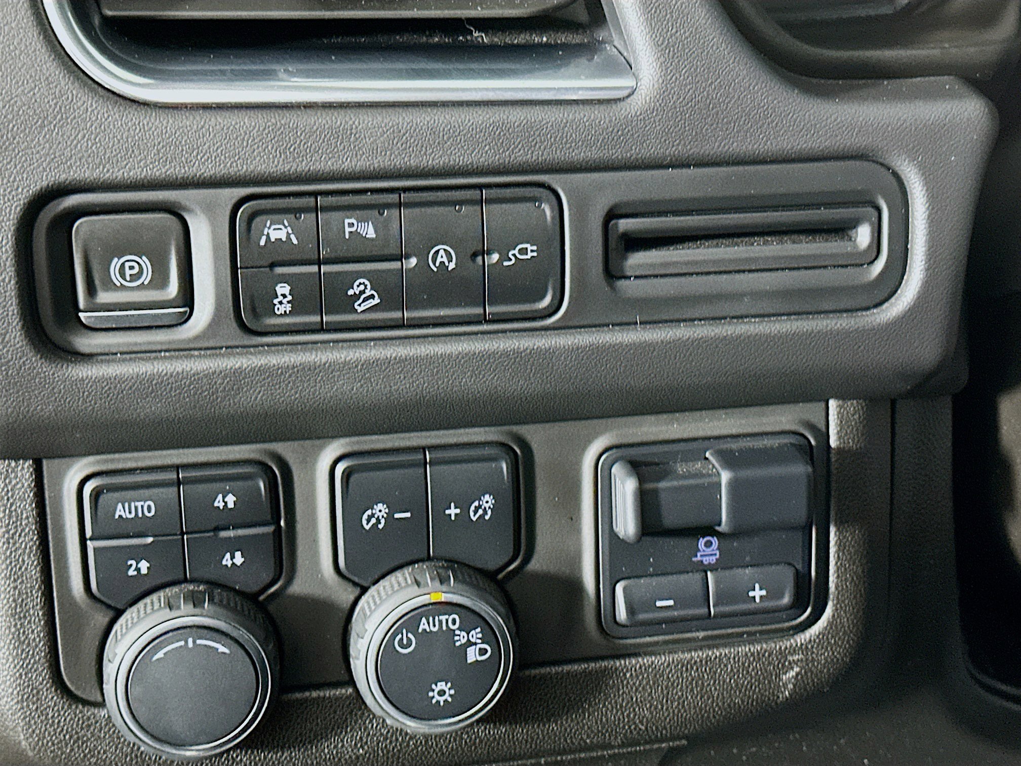 Used 2021 Chevrolet Tahoe Z71 w/ Z71 Signature Package image 17