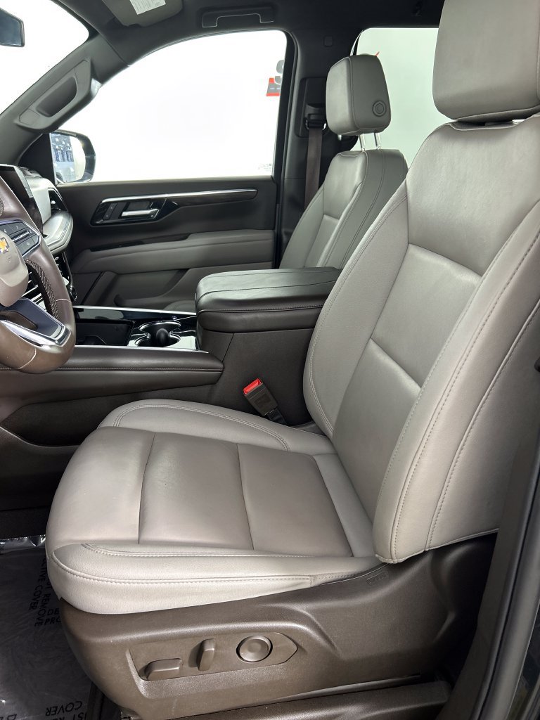 Used 2025 Chevrolet Tahoe LT RWD image 12