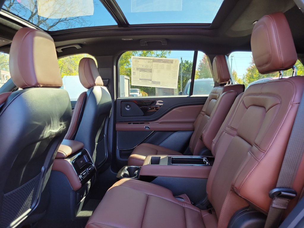 New 2026 Lincoln Aviator Reserve w/ Jet Appearance Package AWD/4WD image 14