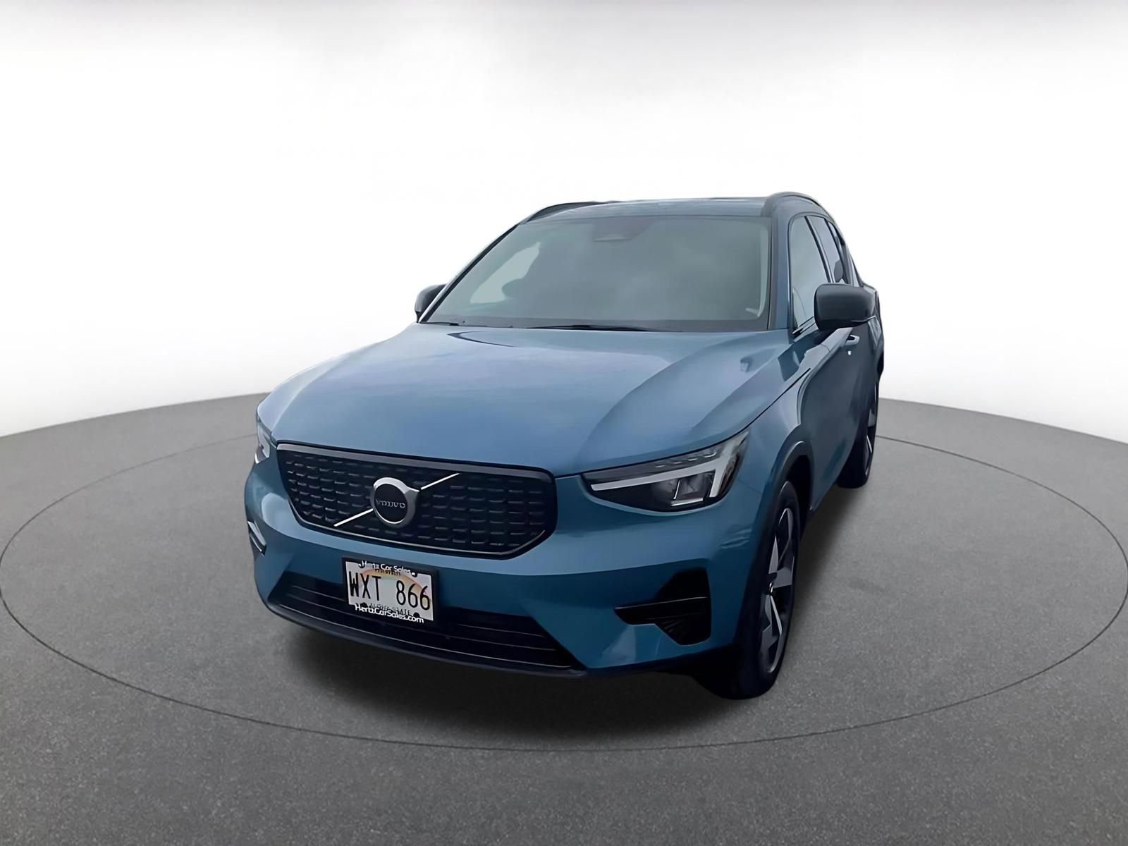 Used 2024 Volvo XC40 B5 Core AWD/4WD image 7