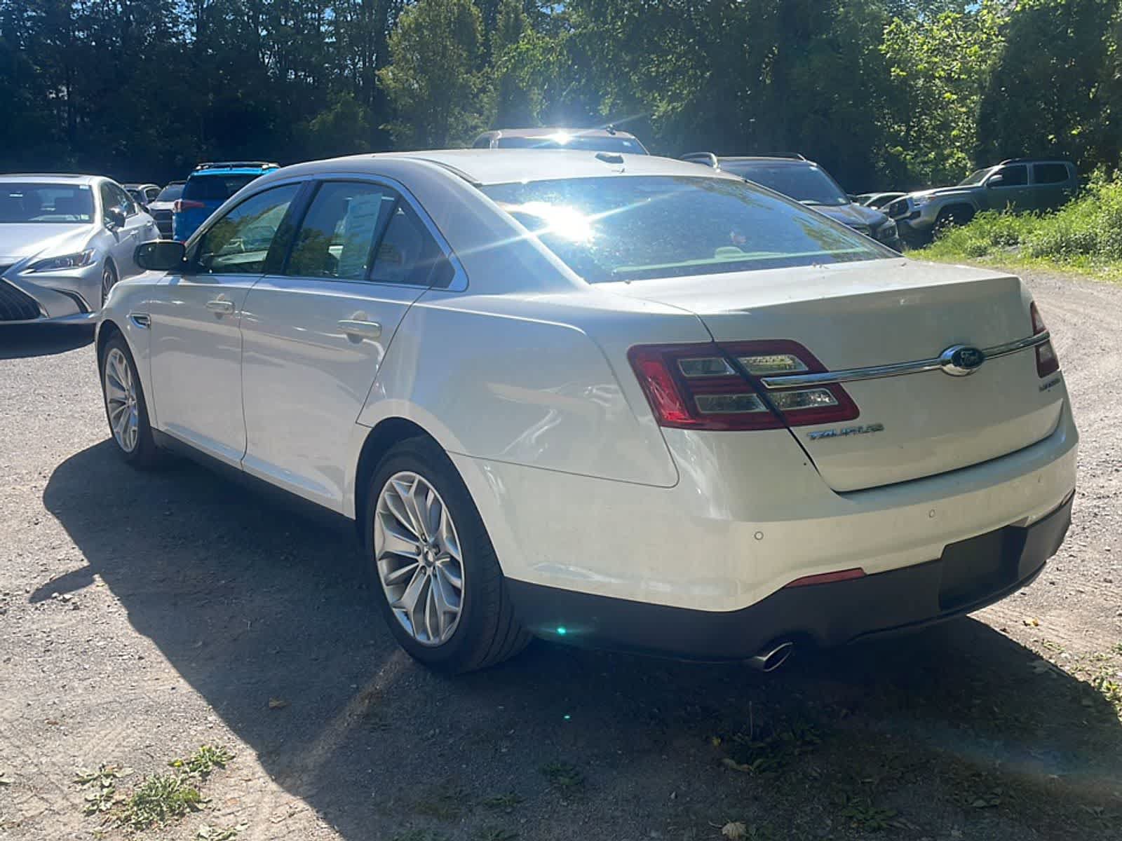 Used 2014 Ford Taurus Limited FWD image 5
