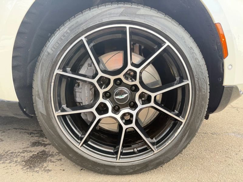 Used 2021 Aston Martin DBX image 32