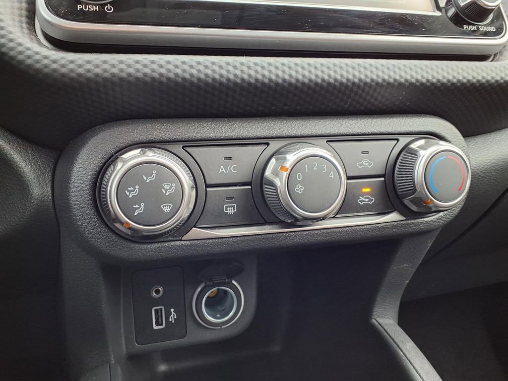 Certified 2025 Nissan Kicks Play S image 8