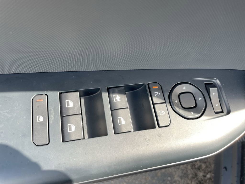 Used 2025 Kia K4 LX image 41