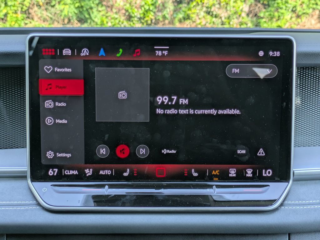 Certified 2025 Volkswagen Tiguan SE FWD image 18
