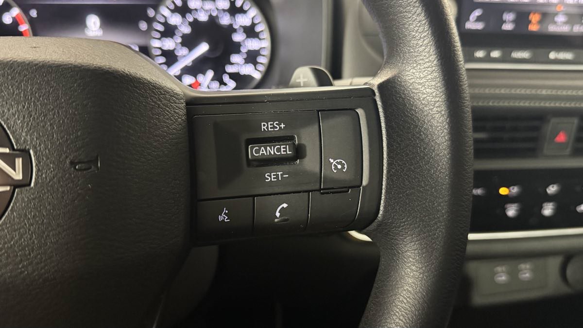 Used 2025 Nissan Rogue S AWD/4WD image 16