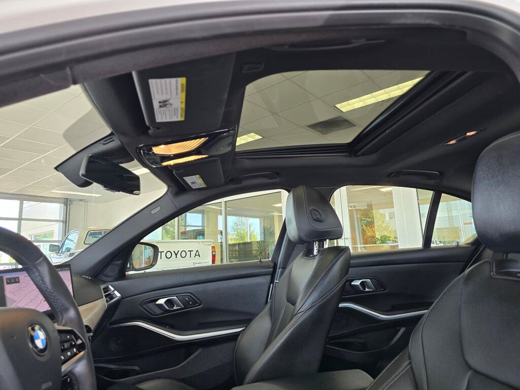 Used 2025 BMW 330i Sedan RWD image 18