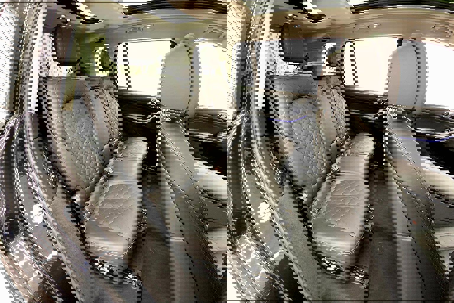 Certified 2023 BMW X7 xDrive40i w/ Premium Package AWD/4WD image 21