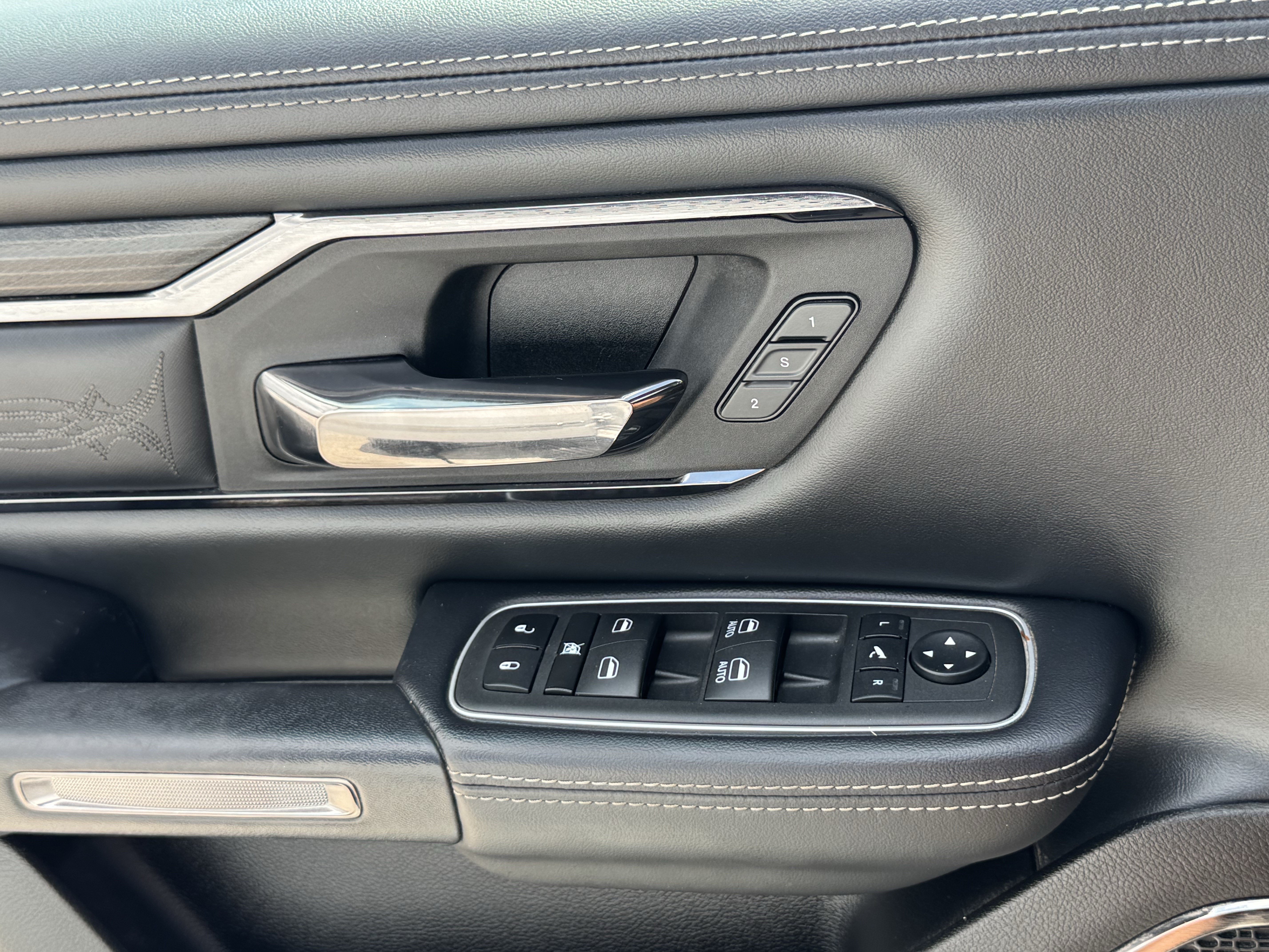 Used 2024 RAM 1500 Limited AWD/4WD image 23
