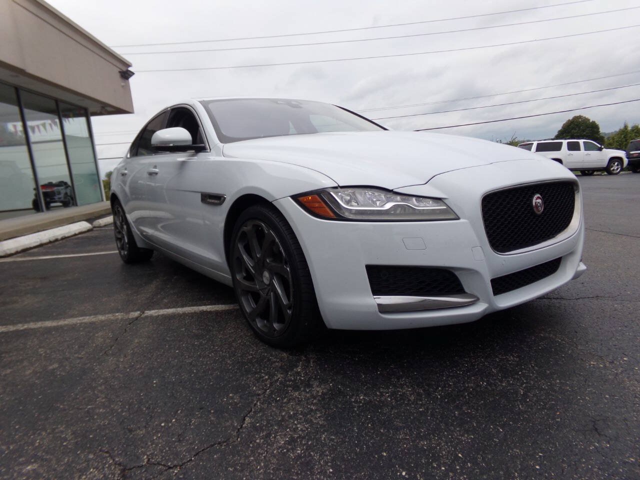 Used 2016 Jaguar XF Premium RWD image 51