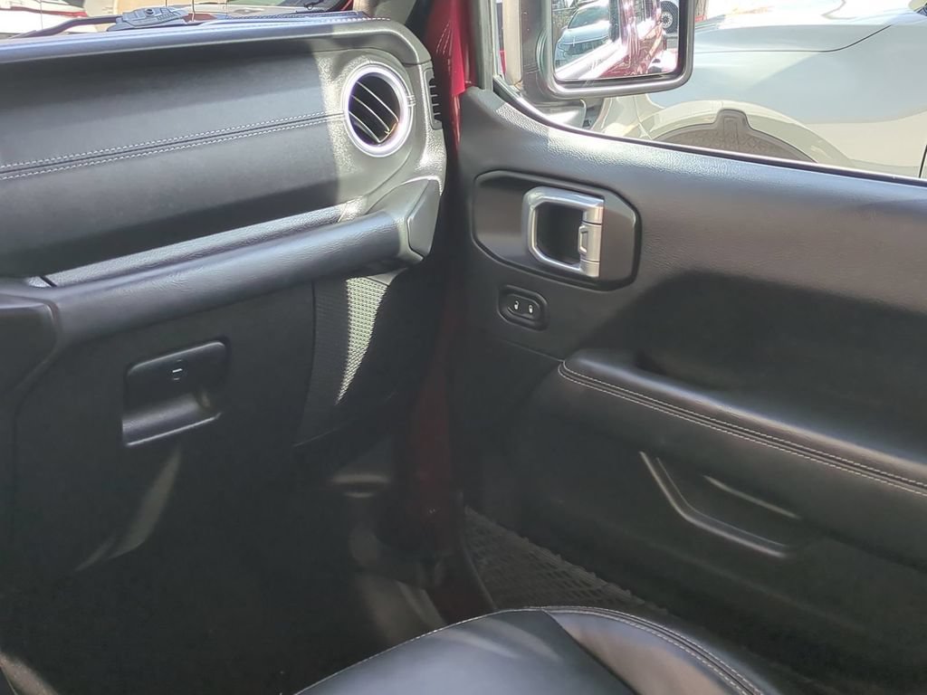 Used 2021 Jeep Wrangler Unlimited Sahara w/ Cold Weather Group AWD/4WD image 19