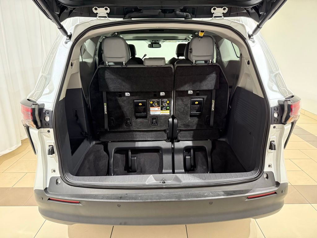 Certified 2024 Toyota Sienna XLE image 11