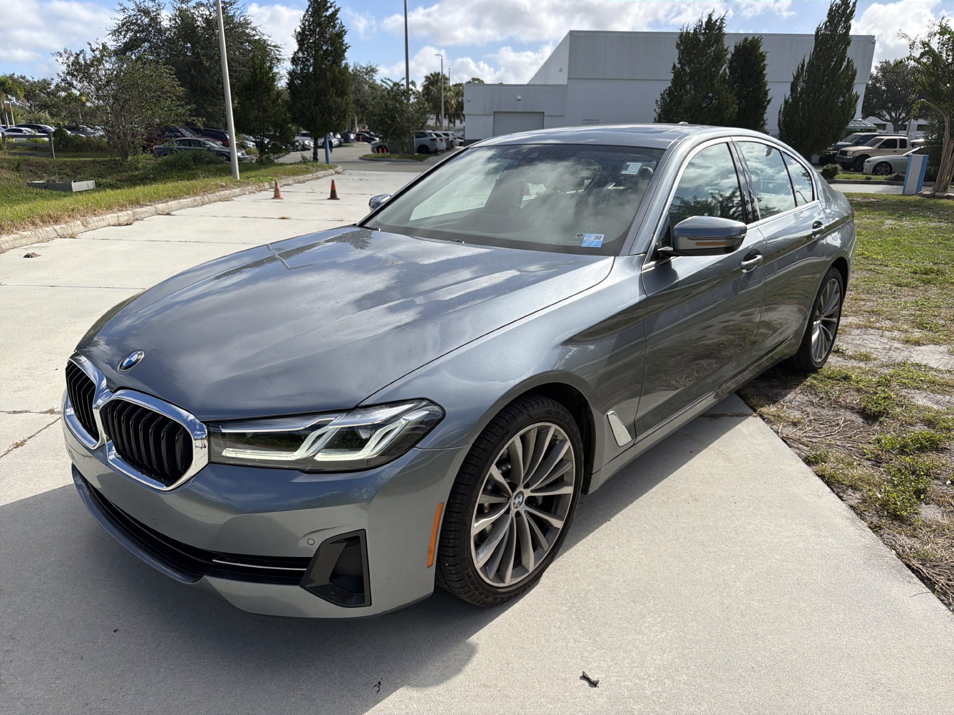 Used 2022 BMW 530i w/ Convenience Package RWD image 8