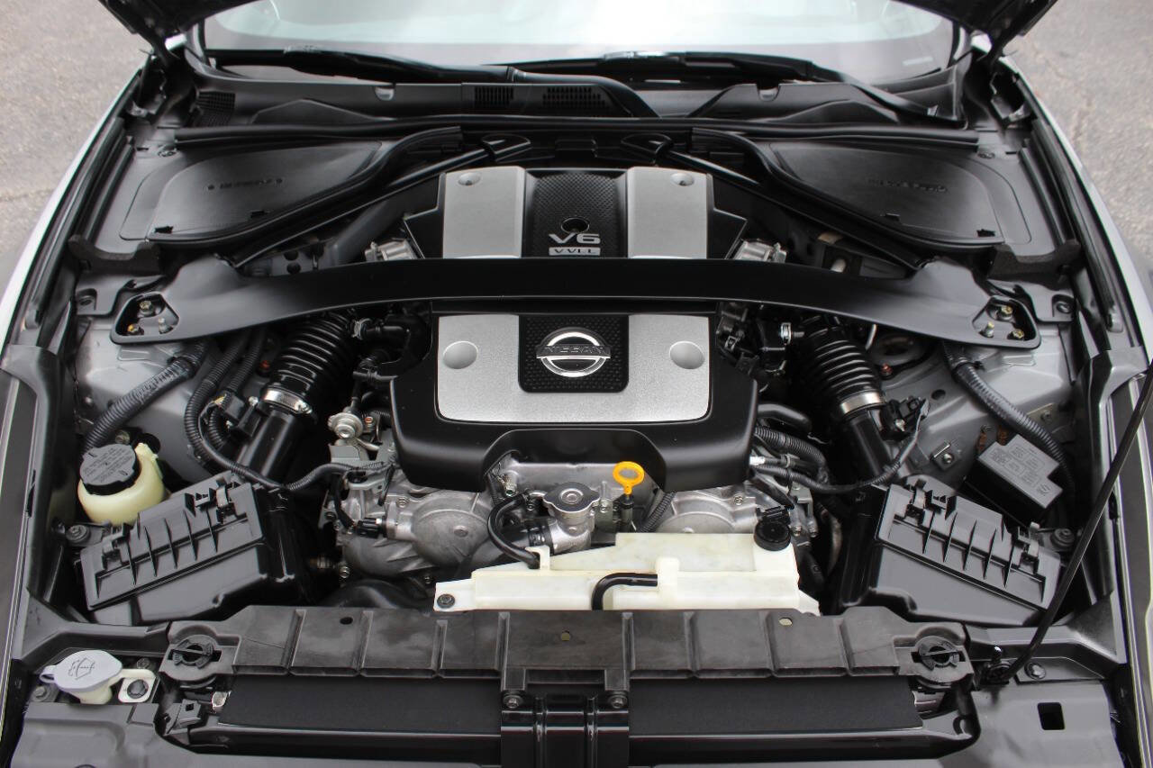 Used 2011 Nissan 370Z Coupe image 8