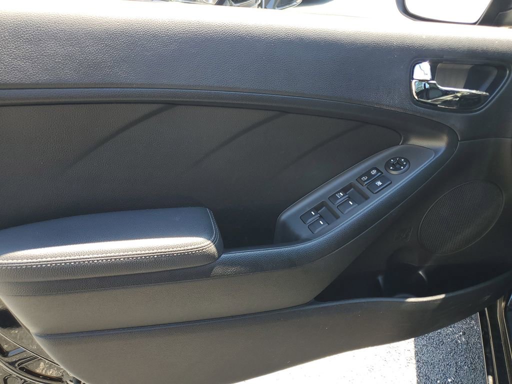 Used 2017 Kia Forte S image 17