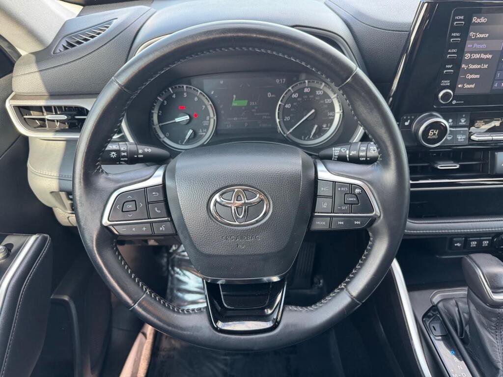 Certified 2020 Toyota Highlander XLE AWD/4WD image 10