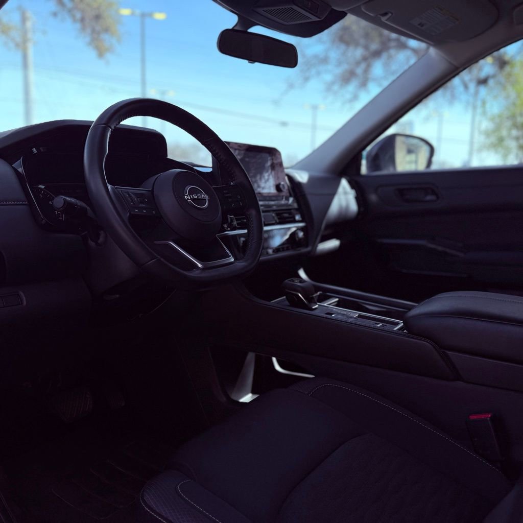 Used 2025 Nissan Pathfinder SV FWD image 23