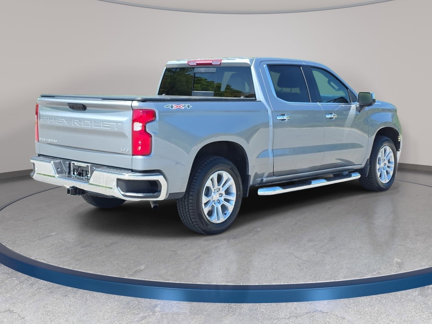 Used 2024 Chevrolet Silverado 1500 LTZ w/ LTZ Premium Package image 5