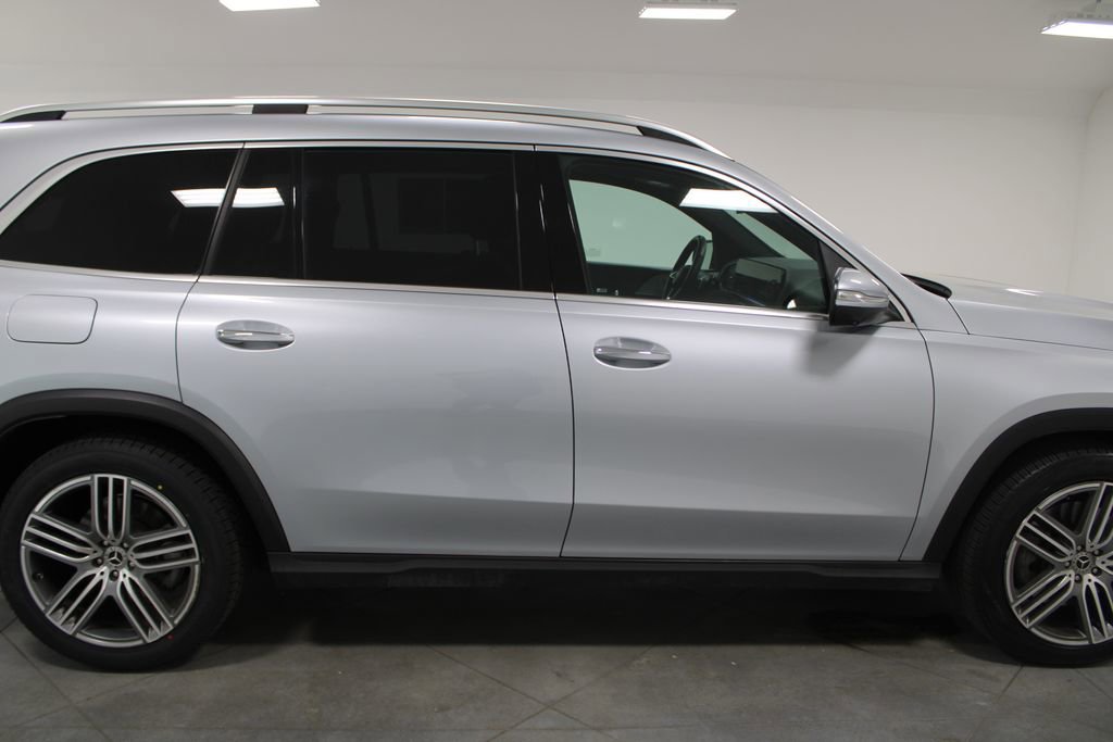 Used 2025 Mercedes-Benz GLS 450 4MATIC image 11