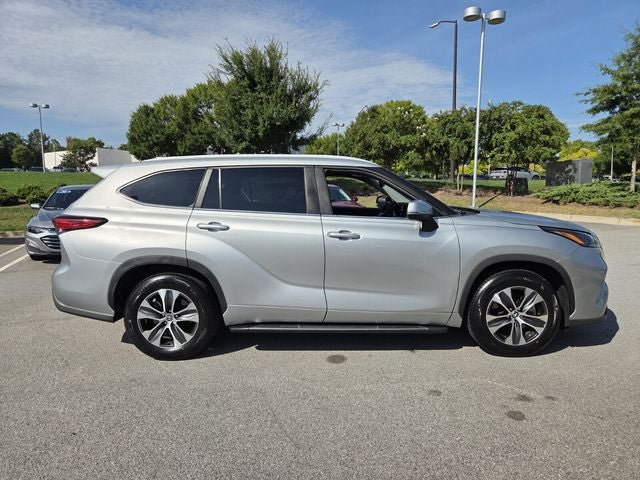 Used 2023 Toyota Highlander XLE FWD image 9