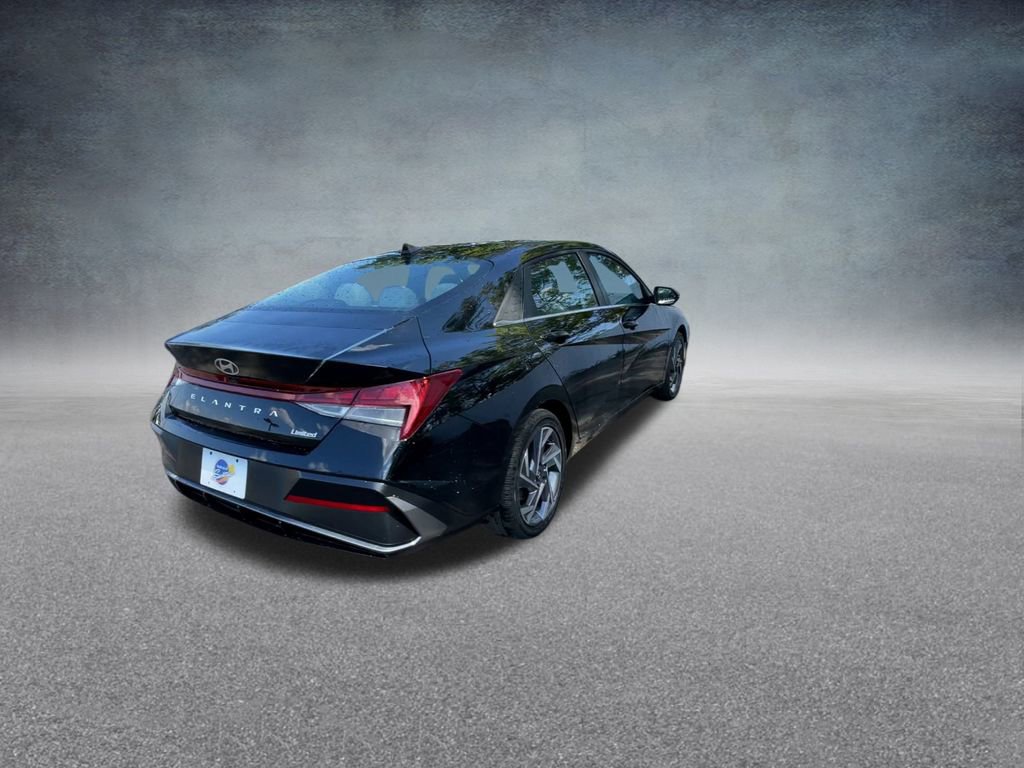 New 2025 Hyundai Elantra Limited image 21