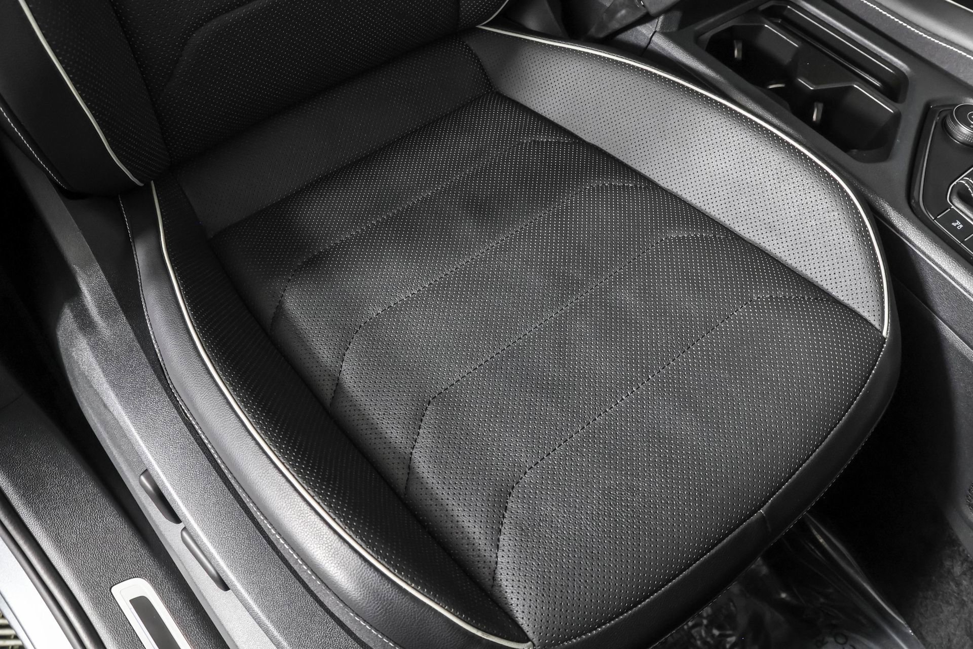 Used 2024 Volkswagen Tiguan SEL R-Line image 49