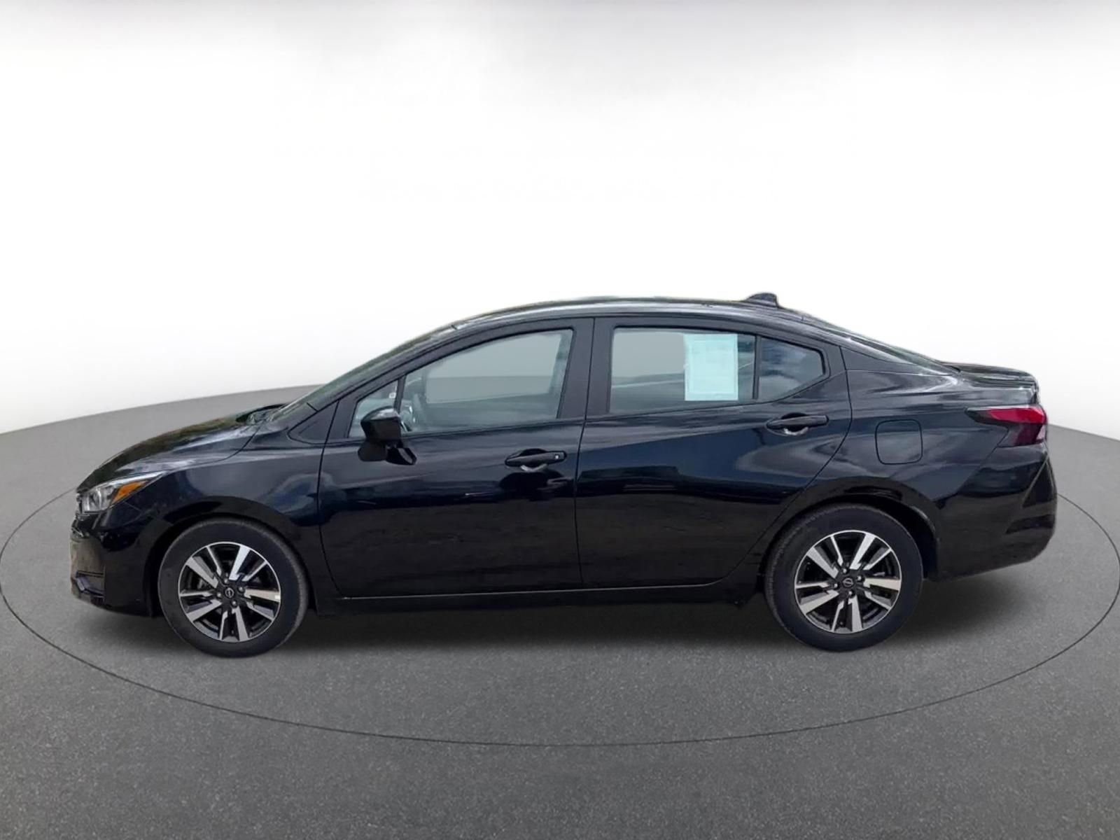 Used 2025 Nissan Versa SV FWD image 9