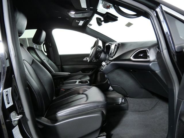 Used 2025 Chrysler Pacifica Select FWD image 10